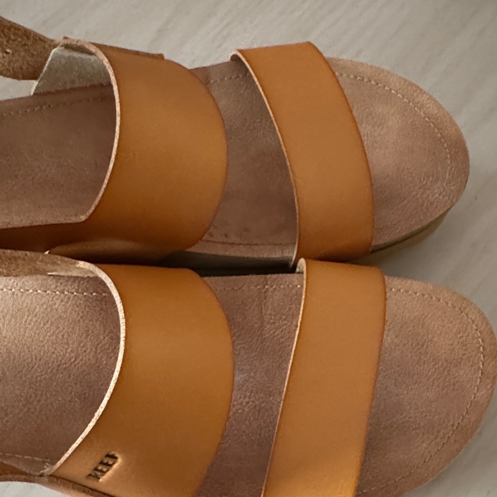Reef Tan Leather Sandals with Adjustable Straps - Picture 3 of 5